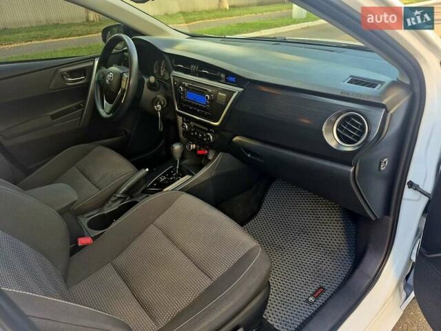 Белый Тойота Аурис, объемом двигателя 1.6 л и пробегом 97 тыс. км за 13500 $, фото 50 на Automoto.ua