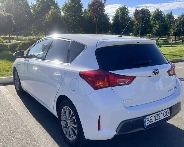Белый Тойота Аурис, объемом двигателя 1.8 л и пробегом 299 тыс. км за 13600 $, фото 12 на Automoto.ua