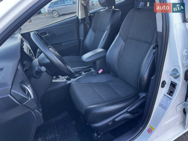 Белый Тойота Аурис, объемом двигателя 1.8 л и пробегом 226 тыс. км за 11650 $, фото 19 на Automoto.ua