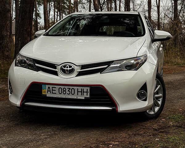 Белый Тойота Аурис, объемом двигателя 1.6 л и пробегом 121 тыс. км за 13750 $, фото 5 на Automoto.ua