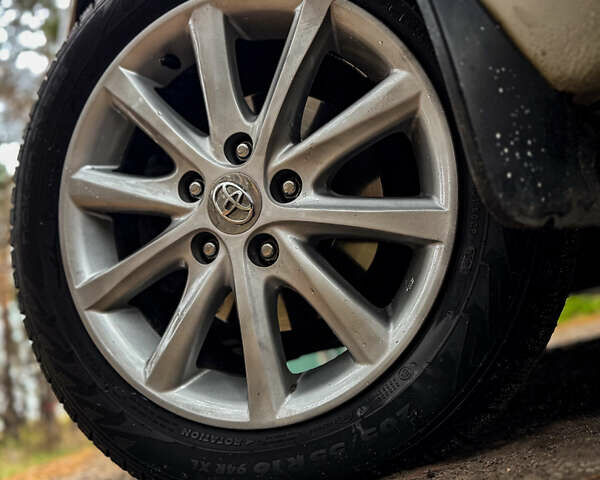 Белый Тойота Аурис, объемом двигателя 1.6 л и пробегом 121 тыс. км за 13750 $, фото 13 на Automoto.ua