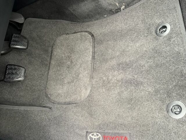 Білий Тойота Ауріс, об'ємом двигуна 1.6 л та пробігом 187 тис. км за 8500 $, фото 7 на Automoto.ua