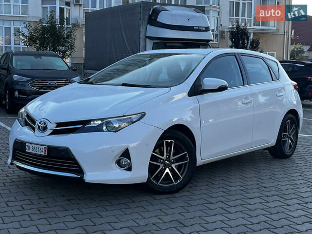Белый Тойота Аурис, объемом двигателя 1.8 л и пробегом 226 тыс. км за 11499 $, фото 1 на Automoto.ua