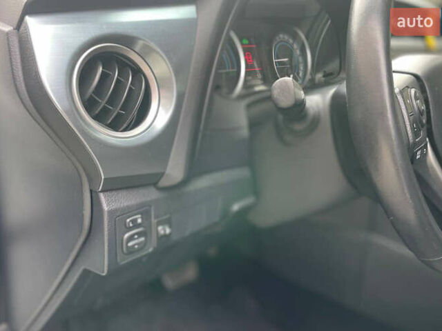 Белый Тойота Аурис, объемом двигателя 1.8 л и пробегом 136 тыс. км за 13000 $, фото 7 на Automoto.ua