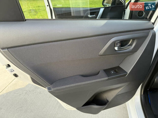 Білий Тойота Ауріс, об'ємом двигуна 1.8 л та пробігом 215 тис. км за 13500 $, фото 34 на Automoto.ua