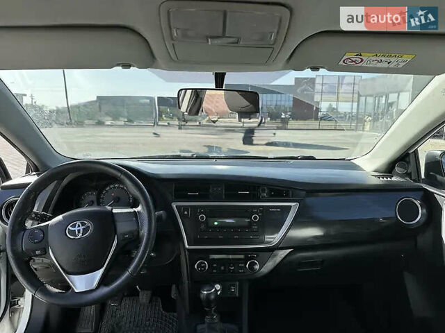 Белый Тойота Аурис, объемом двигателя 1.4 л и пробегом 103 тыс. км за 8800 $, фото 8 на Automoto.ua