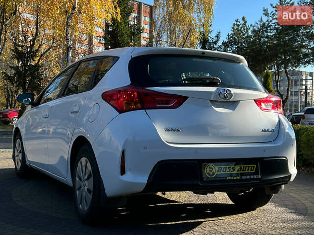 Білий Тойота Ауріс, об'ємом двигуна 1.36 л та пробігом 103 тис. км за 9200 $, фото 4 на Automoto.ua