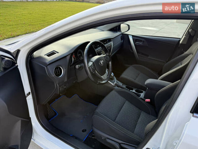 Білий Тойота Ауріс, об'ємом двигуна 1.8 л та пробігом 215 тис. км за 13500 $, фото 17 на Automoto.ua