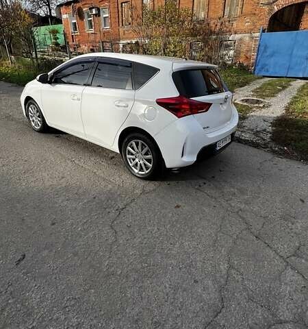 Білий Тойота Ауріс, об'ємом двигуна 1.6 л та пробігом 98 тис. км за 12300 $, фото 7 на Automoto.ua