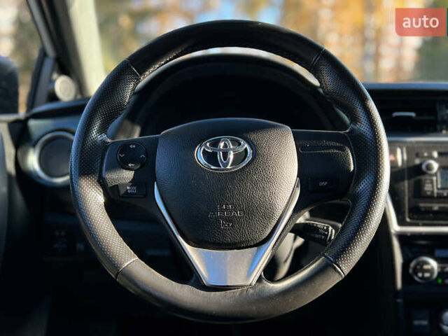 Білий Тойота Ауріс, об'ємом двигуна 1.36 л та пробігом 103 тис. км за 9200 $, фото 9 на Automoto.ua