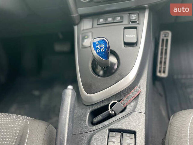 Белый Тойота Аурис, объемом двигателя 1.8 л и пробегом 136 тыс. км за 13000 $, фото 11 на Automoto.ua