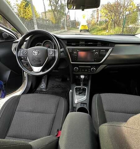 Білий Тойота Ауріс, об'ємом двигуна 1.6 л та пробігом 98 тис. км за 12300 $, фото 8 на Automoto.ua