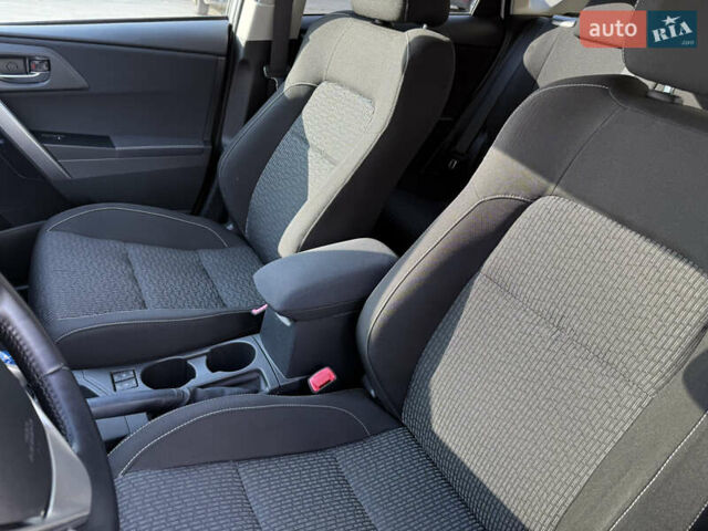 Білий Тойота Ауріс, об'ємом двигуна 1.8 л та пробігом 215 тис. км за 13500 $, фото 30 на Automoto.ua