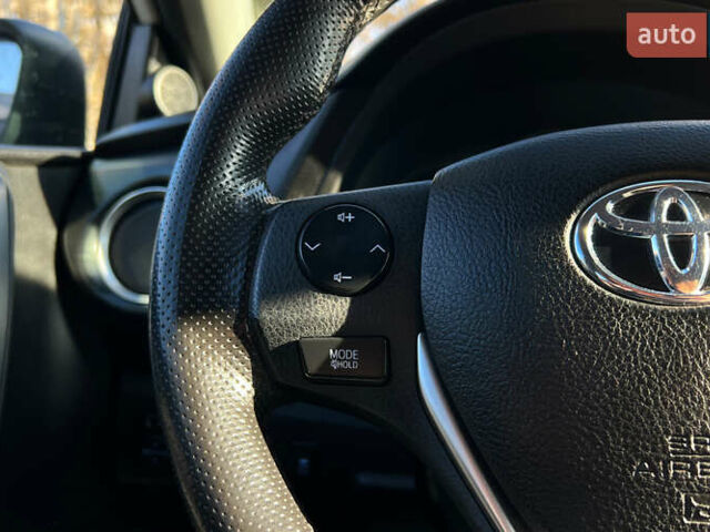 Білий Тойота Ауріс, об'ємом двигуна 1.36 л та пробігом 103 тис. км за 9200 $, фото 10 на Automoto.ua