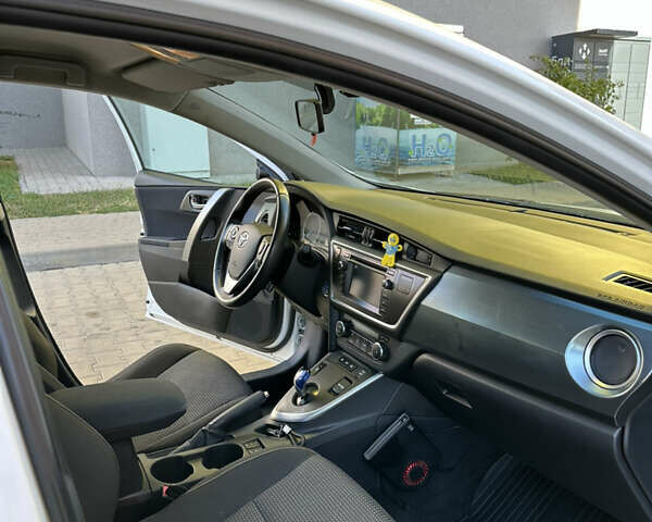 Белый Тойота Аурис, объемом двигателя 1.8 л и пробегом 135 тыс. км за 12300 $, фото 15 на Automoto.ua