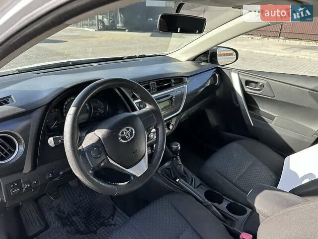 Белый Тойота Аурис, объемом двигателя 1.4 л и пробегом 103 тыс. км за 8800 $, фото 6 на Automoto.ua