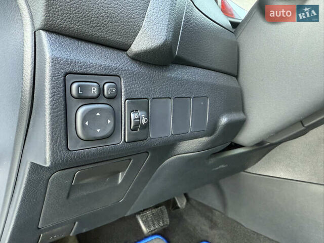 Білий Тойота Ауріс, об'ємом двигуна 1.8 л та пробігом 215 тис. км за 13500 $, фото 19 на Automoto.ua