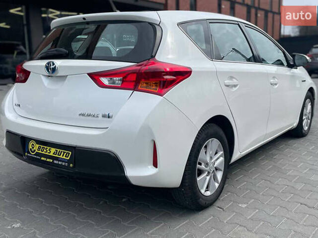 Белый Тойота Аурис, объемом двигателя 1.8 л и пробегом 136 тыс. км за 13000 $, фото 5 на Automoto.ua