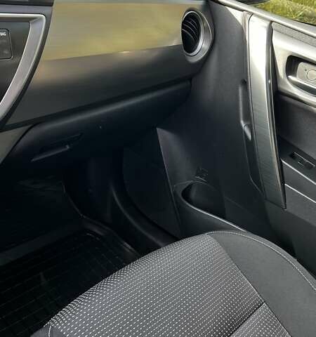 Білий Тойота Ауріс, об'ємом двигуна 1.6 л та пробігом 98 тис. км за 12300 $, фото 16 на Automoto.ua