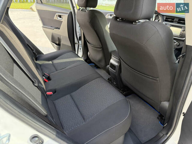 Білий Тойота Ауріс, об'ємом двигуна 1.8 л та пробігом 215 тис. км за 13500 $, фото 35 на Automoto.ua