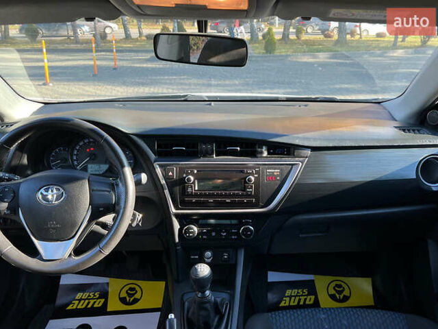 Білий Тойота Ауріс, об'ємом двигуна 1.36 л та пробігом 103 тис. км за 9200 $, фото 12 на Automoto.ua