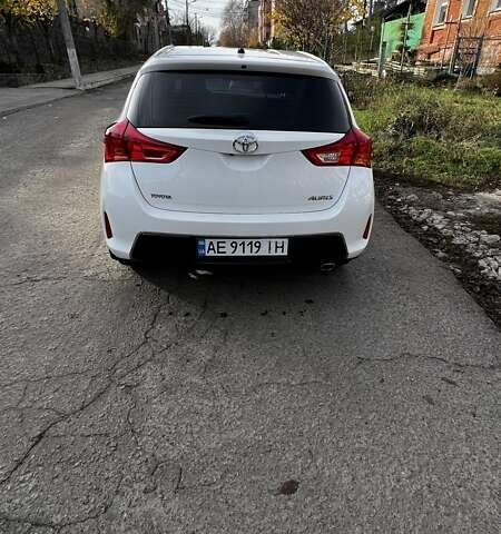 Білий Тойота Ауріс, об'ємом двигуна 1.6 л та пробігом 98 тис. км за 12300 $, фото 9 на Automoto.ua