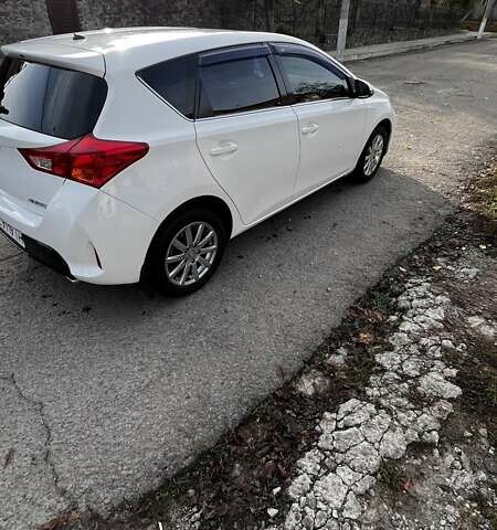 Білий Тойота Ауріс, об'ємом двигуна 1.6 л та пробігом 98 тис. км за 12300 $, фото 1 на Automoto.ua