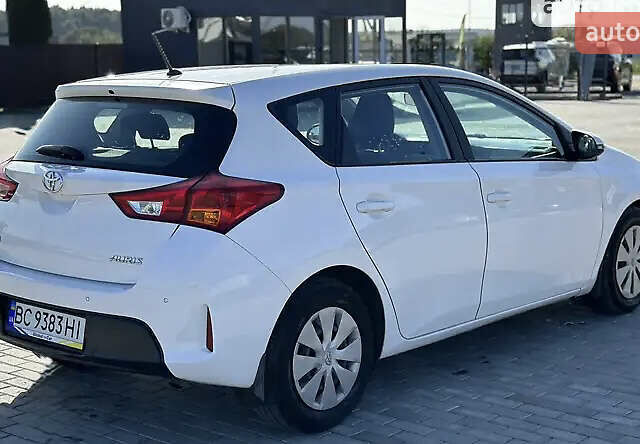 Белый Тойота Аурис, объемом двигателя 1.4 л и пробегом 103 тыс. км за 8800 $, фото 4 на Automoto.ua