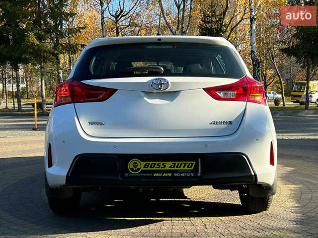 Білий Тойота Ауріс, об'ємом двигуна 1.36 л та пробігом 103 тис. км за 9200 $, фото 5 на Automoto.ua