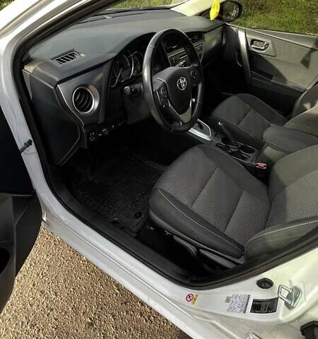 Білий Тойота Ауріс, об'ємом двигуна 1.6 л та пробігом 98 тис. км за 12300 $, фото 10 на Automoto.ua