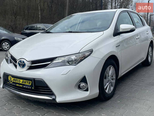 Белый Тойота Аурис, объемом двигателя 1.8 л и пробегом 136 тыс. км за 13000 $, фото 2 на Automoto.ua