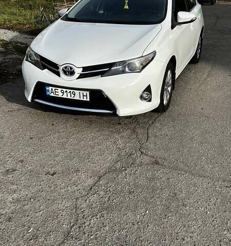 Білий Тойота Ауріс, об'ємом двигуна 1.6 л та пробігом 98 тис. км за 12300 $, фото 2 на Automoto.ua