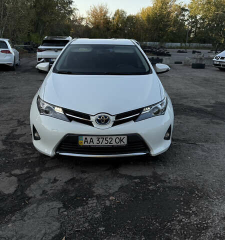 Білий Тойота Ауріс, об'ємом двигуна 1.8 л та пробігом 112 тис. км за 14500 $, фото 2 на Automoto.ua