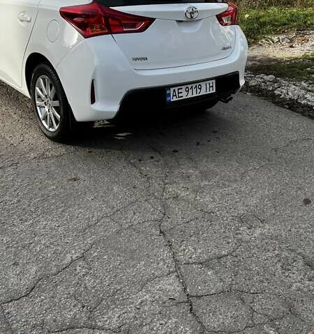 Білий Тойота Ауріс, об'ємом двигуна 1.6 л та пробігом 98 тис. км за 12300 $, фото 3 на Automoto.ua