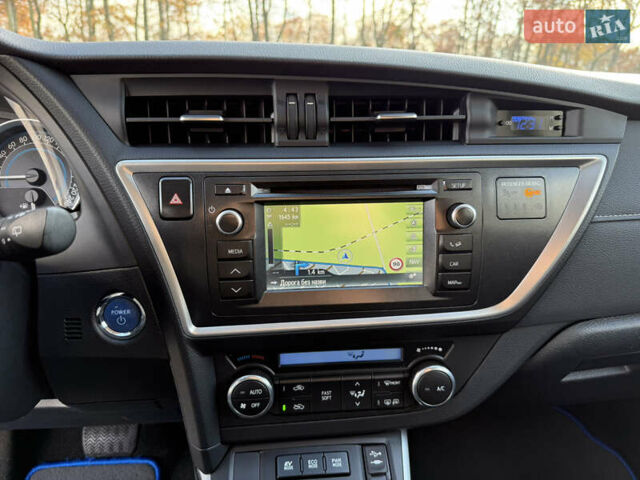 Білий Тойота Ауріс, об'ємом двигуна 1.8 л та пробігом 215 тис. км за 13500 $, фото 25 на Automoto.ua