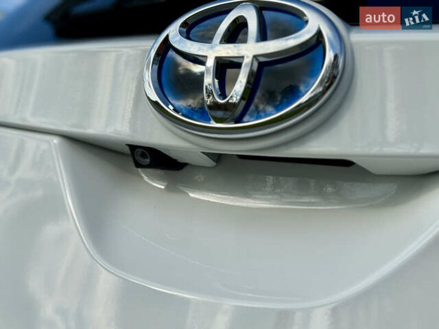 Білий Тойота Ауріс, об'ємом двигуна 1.8 л та пробігом 215 тис. км за 13500 $, фото 14 на Automoto.ua