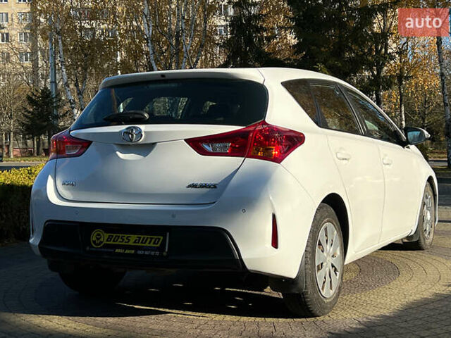 Білий Тойота Ауріс, об'ємом двигуна 1.36 л та пробігом 103 тис. км за 9200 $, фото 6 на Automoto.ua