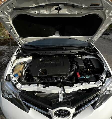 Білий Тойота Ауріс, об'ємом двигуна 1.6 л та пробігом 98 тис. км за 12300 $, фото 17 на Automoto.ua