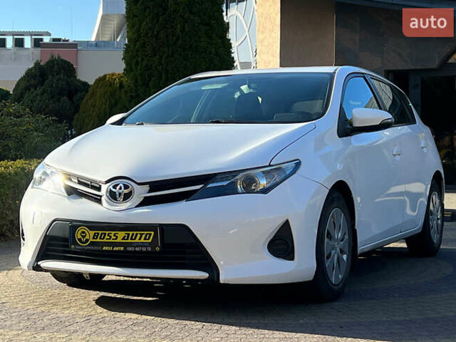 Білий Тойота Ауріс, об'ємом двигуна 1.36 л та пробігом 103 тис. км за 9200 $, фото 2 на Automoto.ua