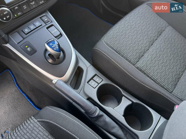 Білий Тойота Ауріс, об'ємом двигуна 1.8 л та пробігом 215 тис. км за 13500 $, фото 28 на Automoto.ua