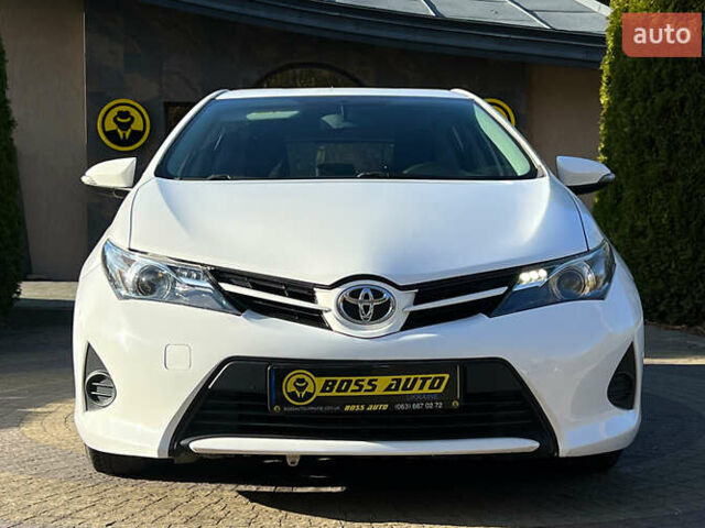 Білий Тойота Ауріс, об'ємом двигуна 1.36 л та пробігом 103 тис. км за 9200 $, фото 1 на Automoto.ua