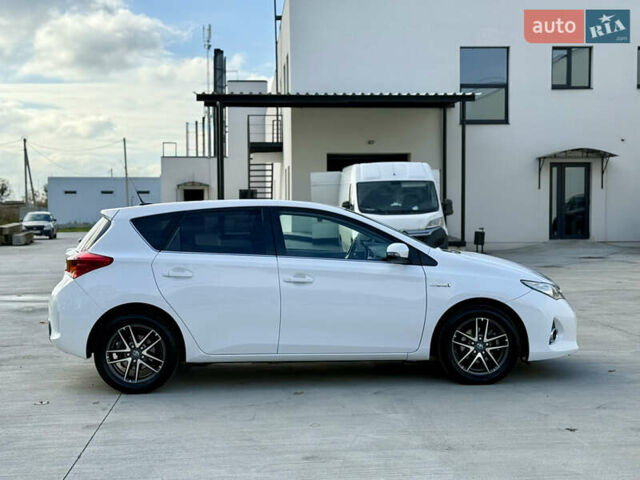 Білий Тойота Ауріс, об'ємом двигуна 1.8 л та пробігом 215 тис. км за 13500 $, фото 3 на Automoto.ua