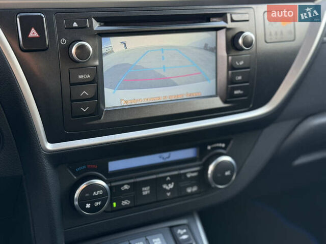 Білий Тойота Ауріс, об'ємом двигуна 1.8 л та пробігом 215 тис. км за 13500 $, фото 27 на Automoto.ua