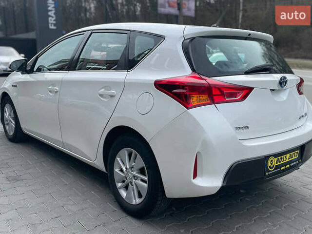 Белый Тойота Аурис, объемом двигателя 1.8 л и пробегом 136 тыс. км за 13000 $, фото 3 на Automoto.ua