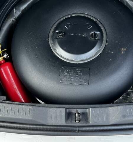 Білий Тойота Ауріс, об'ємом двигуна 1.6 л та пробігом 98 тис. км за 12300 $, фото 13 на Automoto.ua