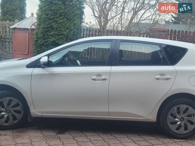 Белый Тойота Аурис, объемом двигателя 1.6 л и пробегом 64 тыс. км за 10500 $, фото 4 на Automoto.ua