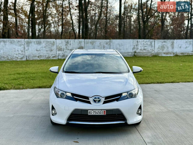 Білий Тойота Ауріс, об'ємом двигуна 1.8 л та пробігом 215 тис. км за 13500 $, фото 1 на Automoto.ua