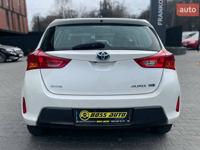 Белый Тойота Аурис, объемом двигателя 1.8 л и пробегом 136 тыс. км за 13000 $, фото 4 на Automoto.ua