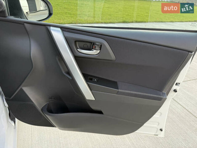 Білий Тойота Ауріс, об'ємом двигуна 1.8 л та пробігом 215 тис. км за 13500 $, фото 37 на Automoto.ua