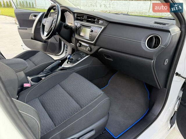 Білий Тойота Ауріс, об'ємом двигуна 1.8 л та пробігом 215 тис. км за 13500 $, фото 38 на Automoto.ua